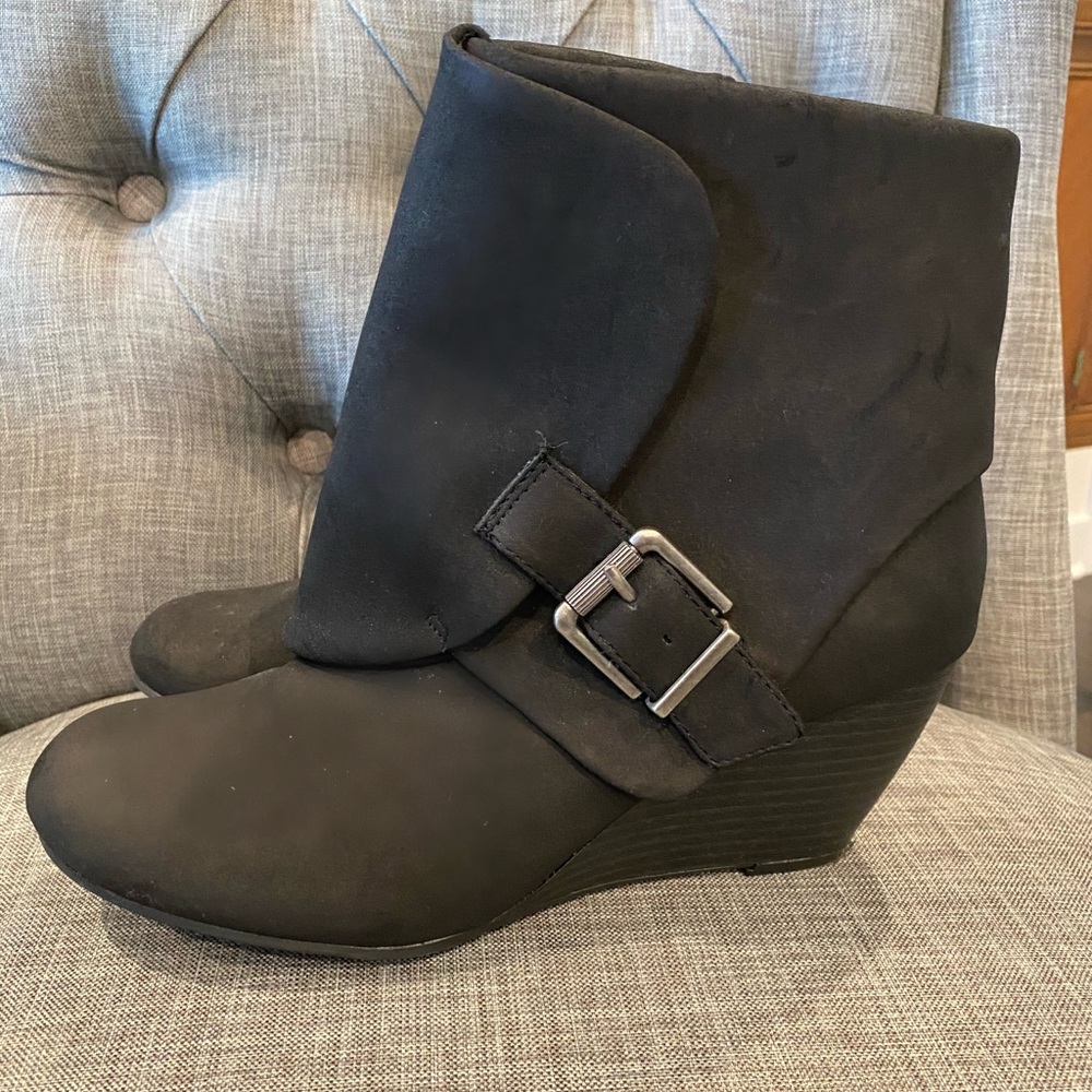 Wedge black boots 9 1/2